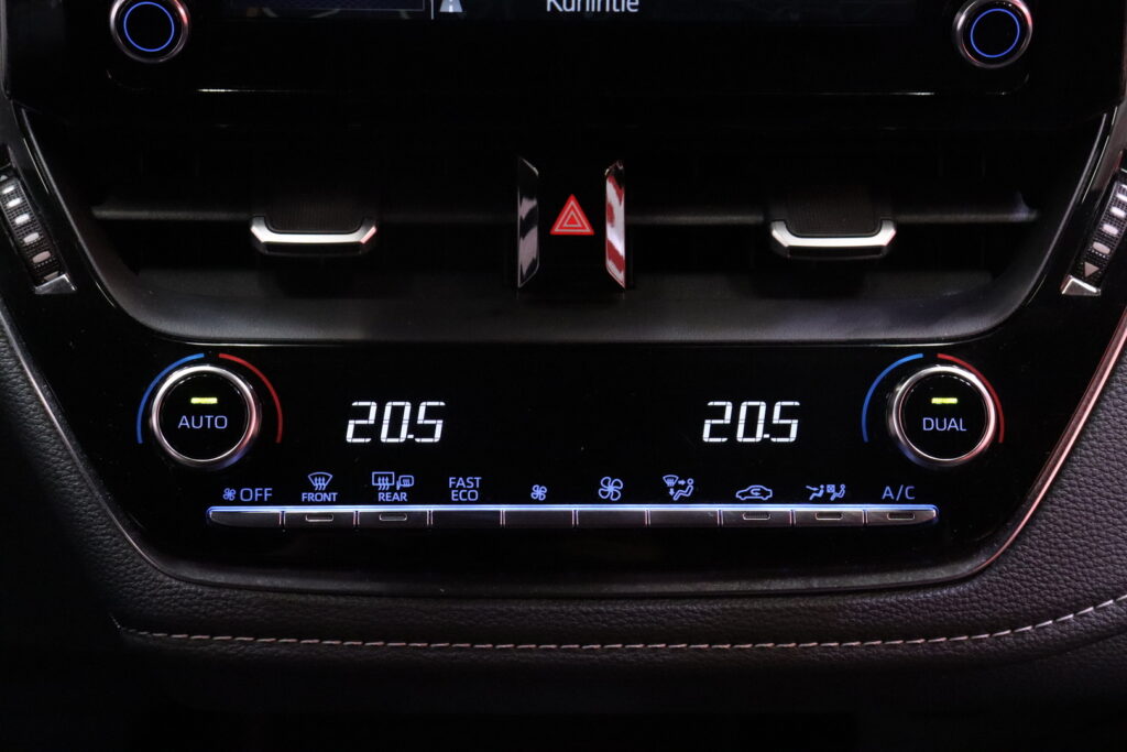 tuotekuva-Toyota-Corolla-IZG-704-2025-12-29-143005-27 tuotekuva-Toyota-Corolla-IZG-704-2025-12-29-143005-27