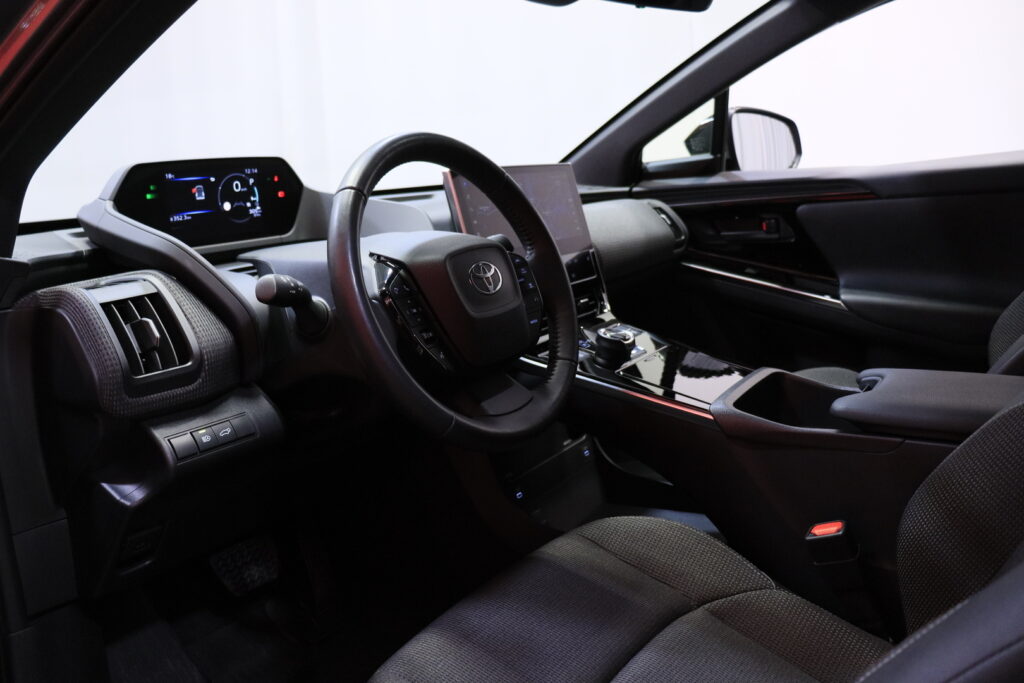 Toyota - bZ4X - Launch Edition Toyota - bZ4X - Launch Edition - Maastoauto