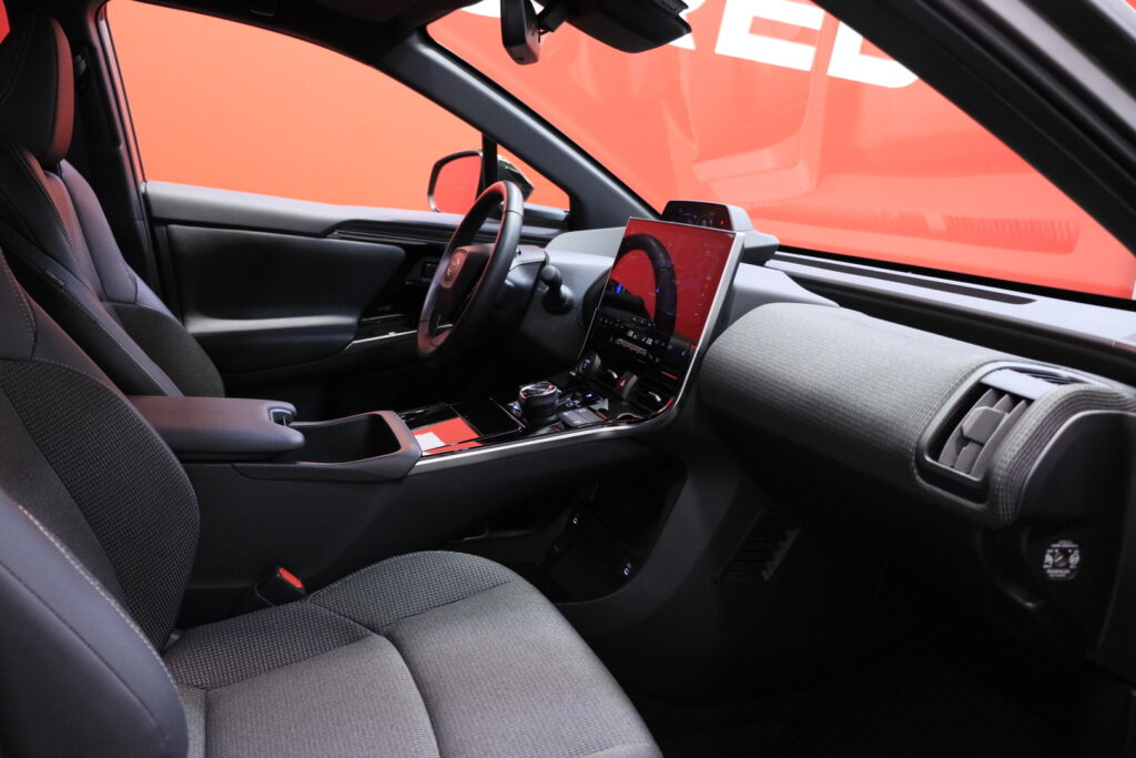 Toyota - bZ4X - Launch Edition Toyota - bZ4X - Launch Edition - Maastoauto