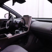 Toyota - bZ4X - Active AWD // 1-OM Suomi-auto / Keyless / ACC / Kaistavahti / Helmiäisvalkoinen // - Maastoauto