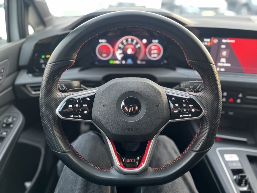 Volkswagen - Golf - GTI Clubsport 2,0 TSI 221 kW DSG-automaatti // IQ.Light / ACC & Travel Assist / Clubsport-alusta / Volkswagen - Golf - GTI Clubsport 2,0 TSI 221 kW DSG-automaatti // IQ.Light / ACC & Travel Assist / Clubsport-alusta / - Viistoperä
