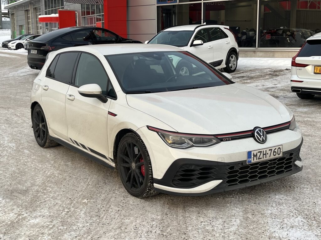 Volkswagen - Golf - GTI Clubsport 2,0 TSI 221 kW DSG-automaatti // IQ.Light / ACC & Travel Assist / Clubsport-alusta / Volkswagen - Golf - GTI Clubsport 2,0 TSI 221 kW DSG-automaatti // IQ.Light / ACC & Travel Assist / Clubsport-alusta / - Viistoperä