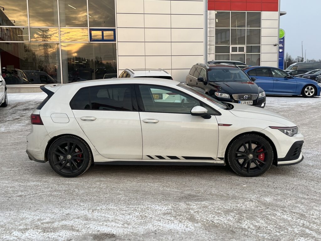 Volkswagen - Golf - GTI Clubsport 2,0 TSI 221 kW DSG-automaatti // IQ.Light / ACC & Travel Assist / Clubsport-alusta / Volkswagen - Golf - GTI Clubsport 2,0 TSI 221 kW DSG-automaatti // IQ.Light / ACC & Travel Assist / Clubsport-alusta / - Viistoperä