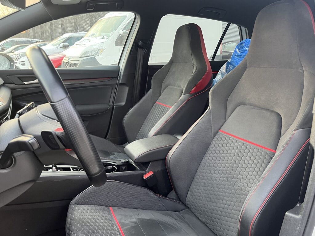 Volkswagen - Golf - GTI Clubsport 2,0 TSI 221 kW DSG-automaatti // IQ.Light / ACC & Travel Assist / Clubsport-alusta / Volkswagen - Golf - GTI Clubsport 2,0 TSI 221 kW DSG-automaatti // IQ.Light / ACC & Travel Assist / Clubsport-alusta / - Viistoperä