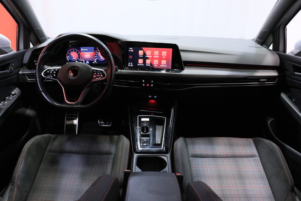 Volkswagen - Golf - GTI 2,0 TSI 180 kW DSG-automaatti Volkswagen - Golf - GTI 2,0 TSI 180 kW DSG-automaatti - Viistoperä