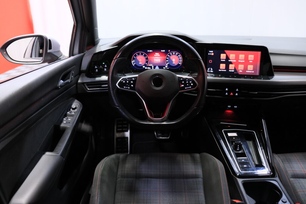 Volkswagen - Golf - GTI 2,0 TSI 180 kW DSG-automaatti Volkswagen - Golf - GTI 2,0 TSI 180 kW DSG-automaatti - Viistoperä