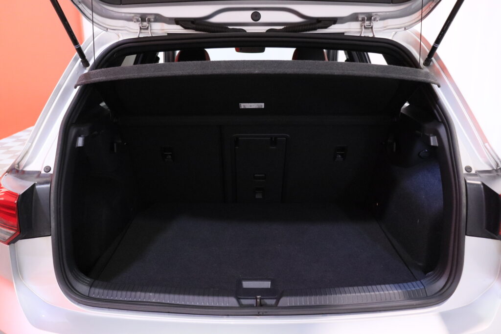 tuotekuva-Volkswagen-Golf-YJL-142-2026-02-24-151103-28 tuotekuva-Volkswagen-Golf-YJL-142-2026-02-24-151103-28