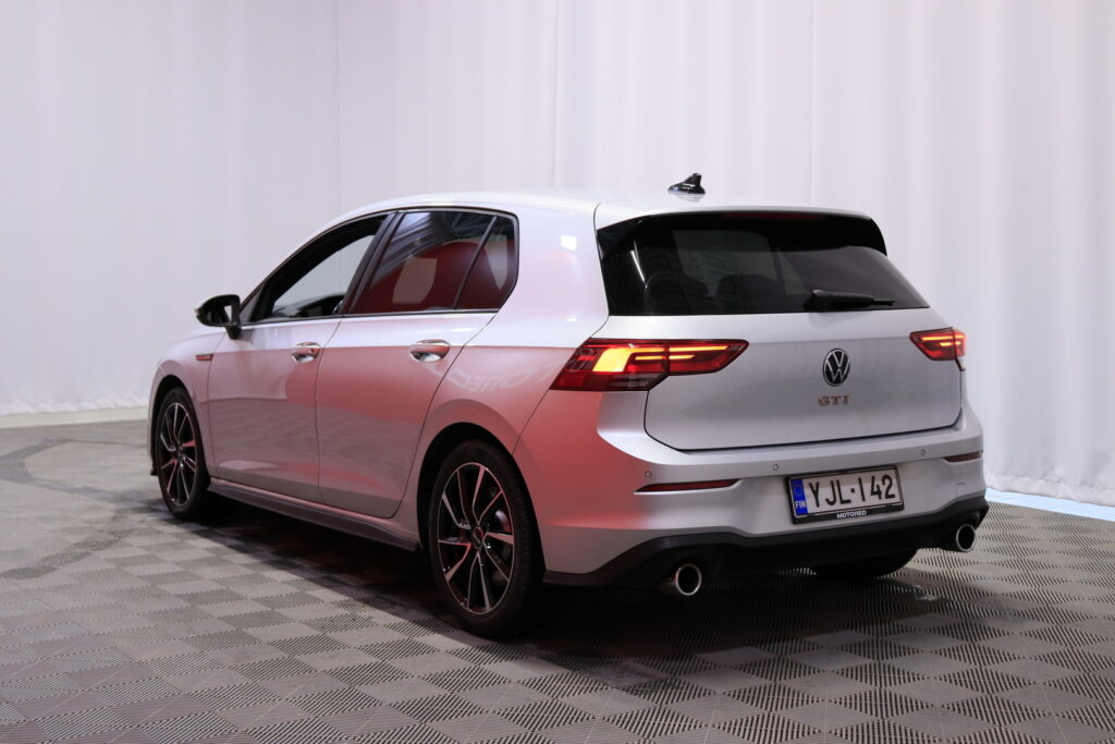Volkswagen - Golf - GTI 2,0 TSI 180 kW DSG-automaatti Volkswagen - Golf - GTI 2,0 TSI 180 kW DSG-automaatti - Viistoperä