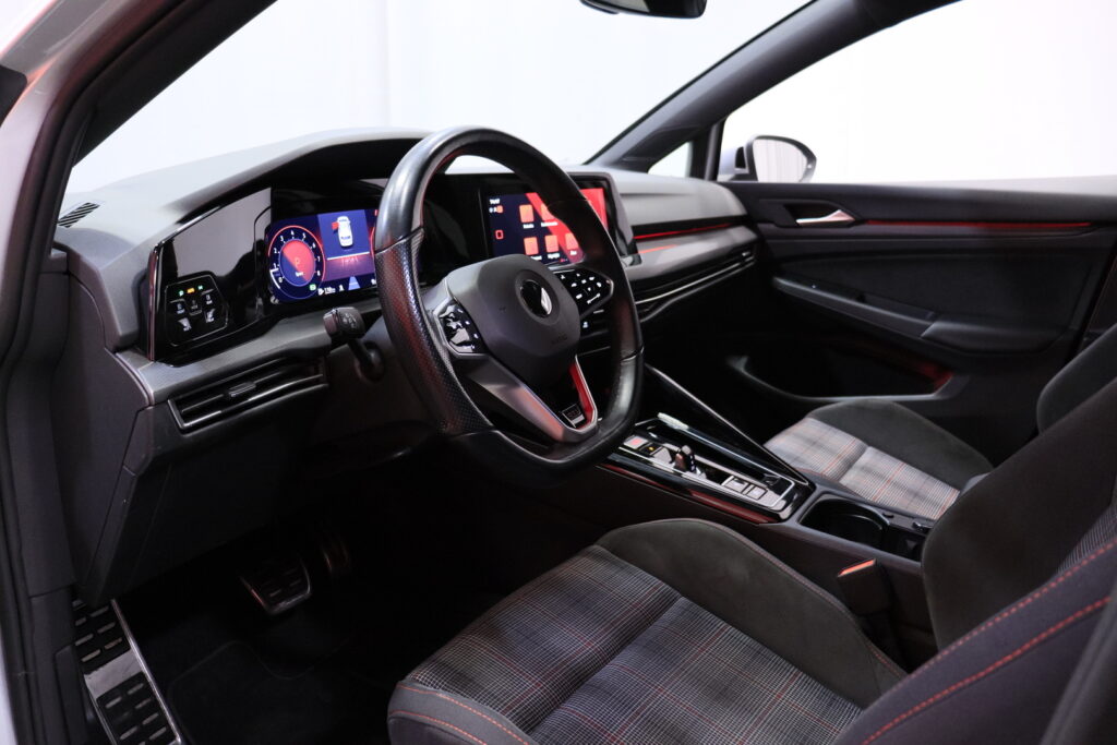 Volkswagen - Golf - GTI 2,0 TSI 180 kW DSG-automaatti Volkswagen - Golf - GTI 2,0 TSI 180 kW DSG-automaatti - Viistoperä