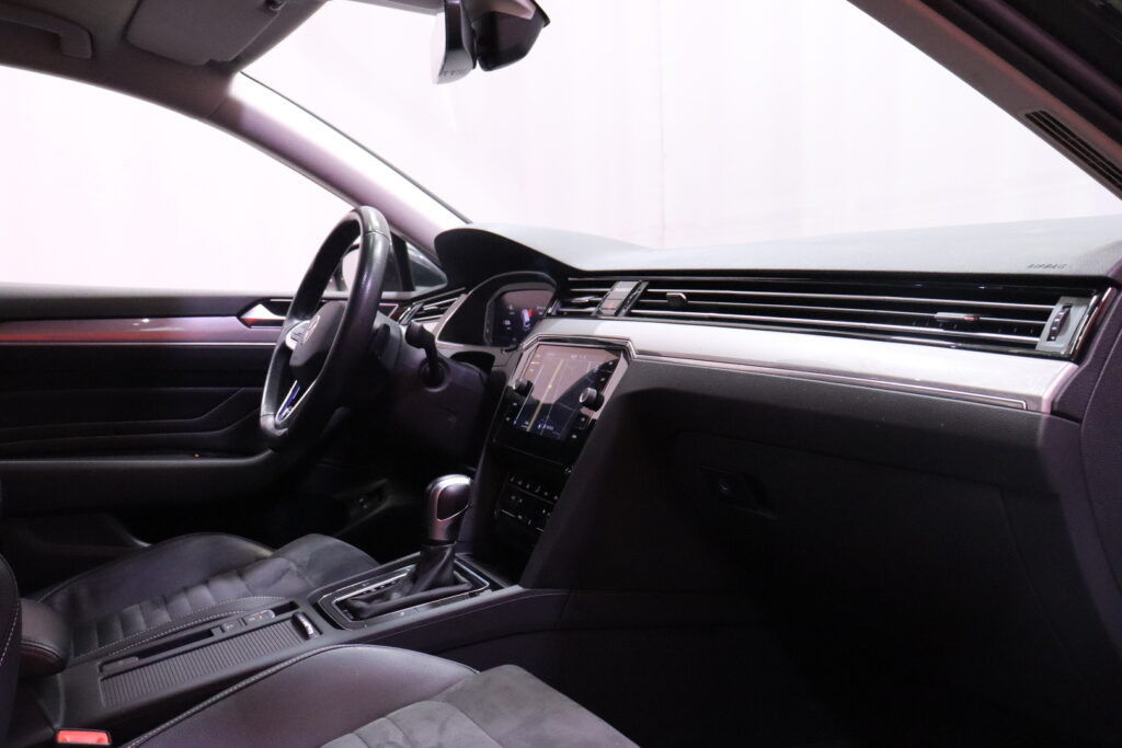 Volkswagen - Passat - Variant GTE Plug-In Hybrid // Kamera / Webasto / Ratinlämmitin / ACC / Keyless Entry / IQ.LIGHT // Volkswagen - Passat - Variant GTE Plug-In Hybrid // Kamera / Webasto / Ratinlämmitin / ACC / Keyless Entry / IQ.LIGHT // - Farmari