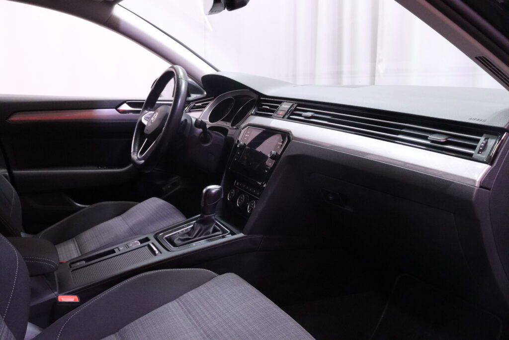 Volkswagen - Passat - Sedan Style 1,5 TSI EVO 110 kW DSG-automaatti Volkswagen - Passat - Sedan Style 1,5 TSI EVO 110 kW DSG-automaatti - Sedan