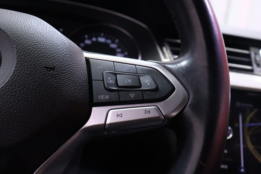 tuotekuva-Volkswagen-Passat-NLU-573-2026-02-18-131004-21 tuotekuva-Volkswagen-Passat-NLU-573-2026-02-18-131004-21