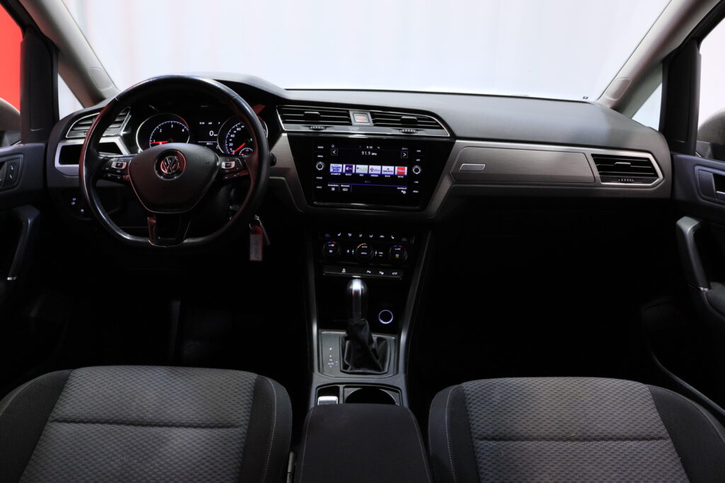 Volkswagen - Touran - Comfortline 1,6 TDI 85 kW (115 hv) DSG-automaatti Football Edition Volkswagen - Touran - Comfortline 1,6 TDI 85 kW (115 hv) DSG-automaatti Football Edition - Tila-auto