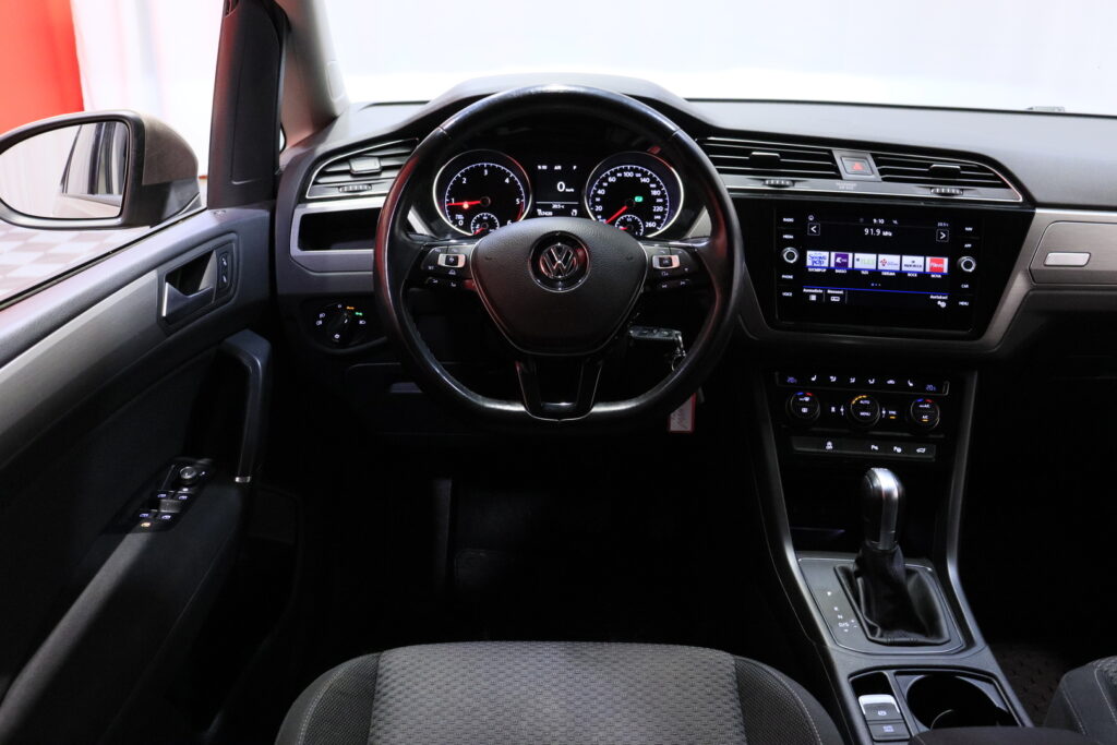 Volkswagen - Touran - Comfortline 1,6 TDI 85 kW (115 hv) DSG-automaatti Football Edition Volkswagen - Touran - Comfortline 1,6 TDI 85 kW (115 hv) DSG-automaatti Football Edition - Tila-auto