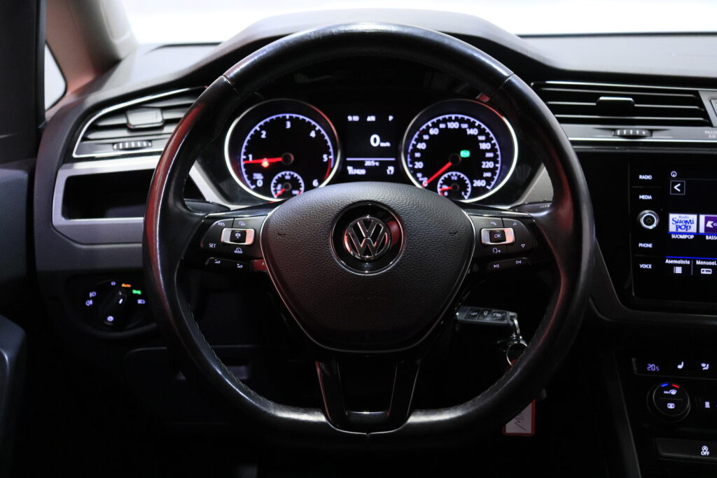 Volkswagen - Touran - Comfortline 1,6 TDI 85 kW (115 hv) DSG-automaatti Football Edition Volkswagen - Touran - Comfortline 1,6 TDI 85 kW (115 hv) DSG-automaatti Football Edition - Tila-auto