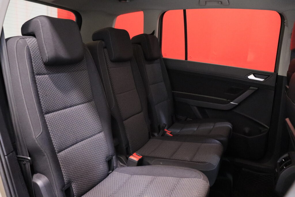 tuotekuva-Volkswagen-Touran-MNN-766-2026-02-12-092505-23 tuotekuva-Volkswagen-Touran-MNN-766-2026-02-12-092505-23