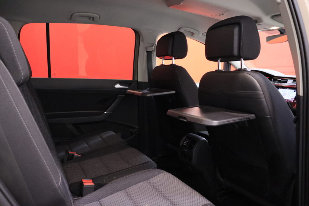 tuotekuva-Volkswagen-Touran-MNN-766-2026-02-12-092505-24 tuotekuva-Volkswagen-Touran-MNN-766-2026-02-12-092505-24