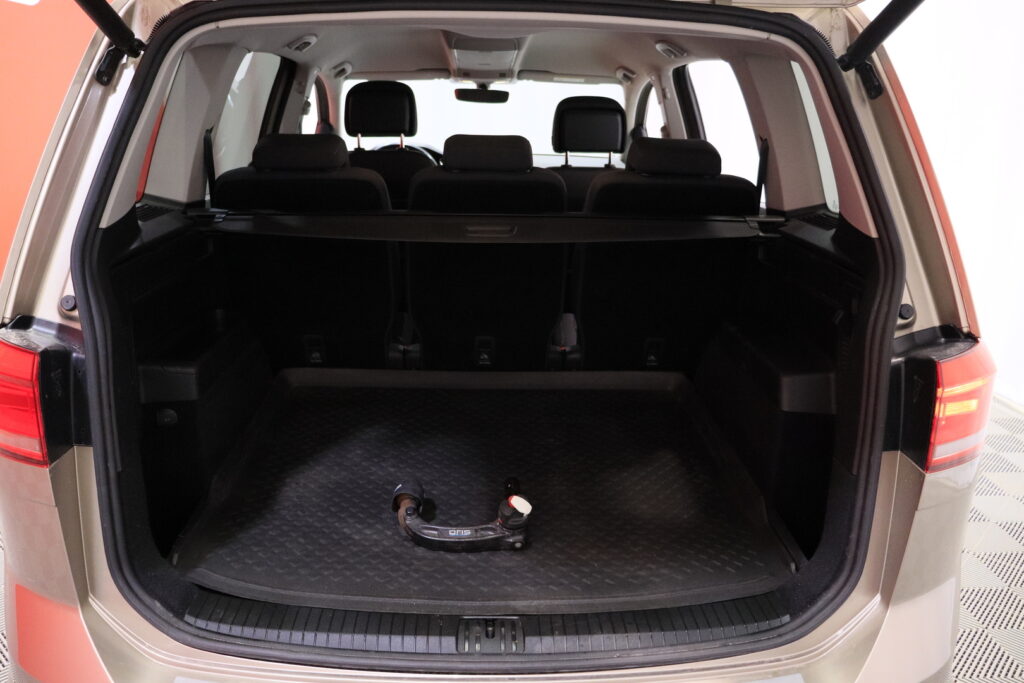 tuotekuva-Volkswagen-Touran-MNN-766-2026-02-12-092505-26 tuotekuva-Volkswagen-Touran-MNN-766-2026-02-12-092505-26