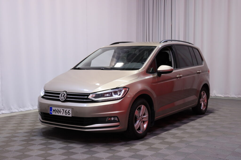 Volkswagen - Touran - Comfortline 1,6 TDI 85 kW (115 hv) DSG-automaatti Football Edition Volkswagen - Touran - Comfortline 1,6 TDI 85 kW (115 hv) DSG-automaatti Football Edition - Tila-auto