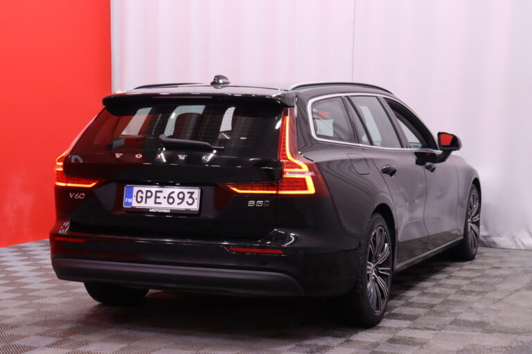 Volvo - V60 - B5 AWD MHEV Business Core aut // 1.om Suomi-auto / Facelift / Webasto / VOC / Adaptiivinen vakkari / Pilot Assist / ALV // - Farmari