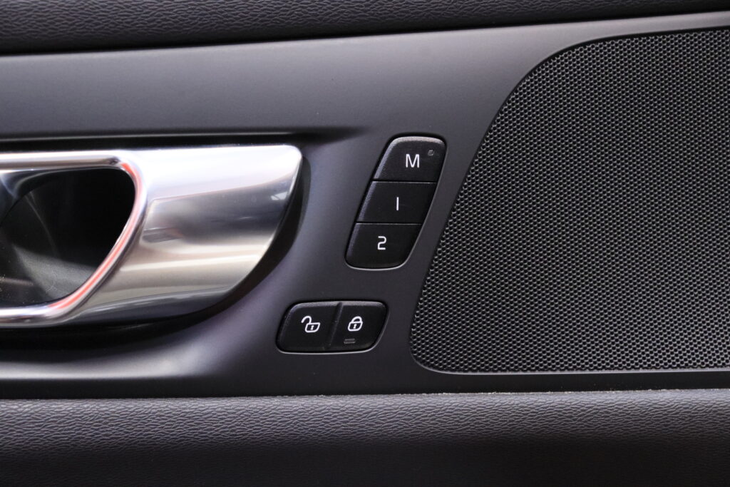 Volvo - V60 - B3 MHEV Business Plus Bright DCT aut Volvo - V60 - B3 MHEV Business Plus Bright DCT aut - Farmari