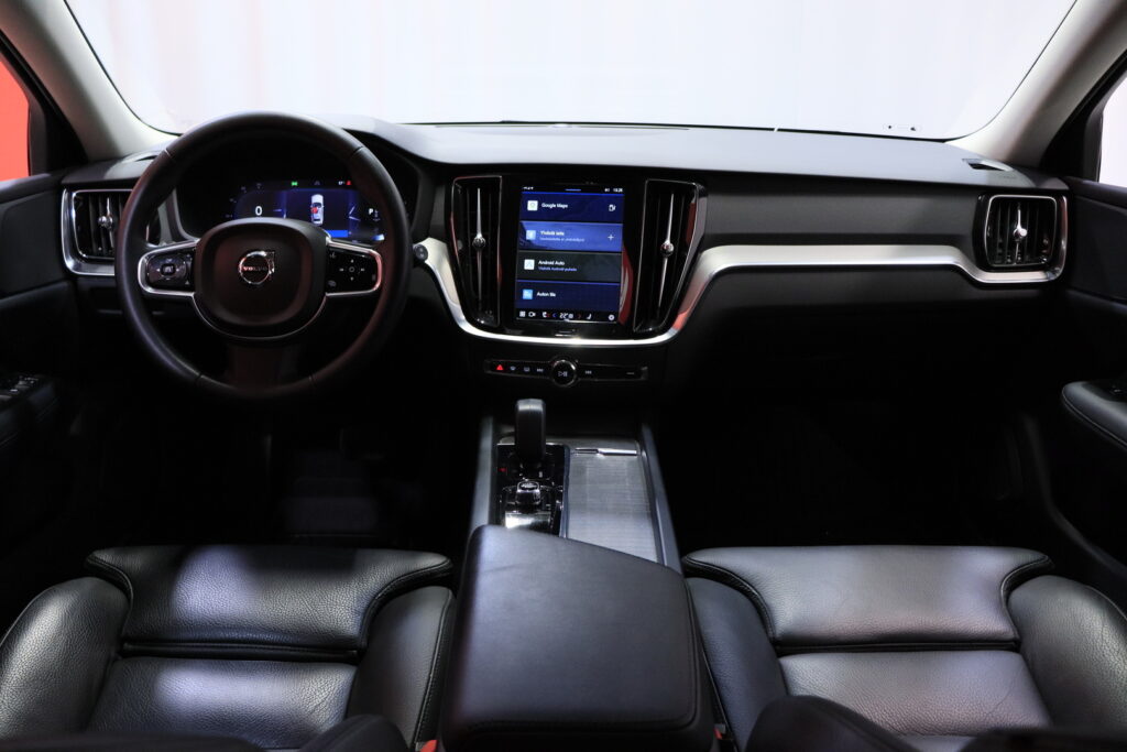 Volvo - V60 - B3 MHEV Business Plus Bright DCT aut Volvo - V60 - B3 MHEV Business Plus Bright DCT aut - Farmari