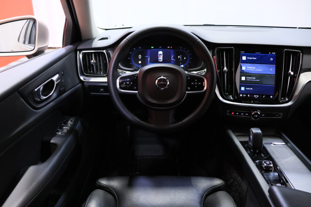 Volvo - V60 - B3 MHEV Business Plus Bright DCT aut Volvo - V60 - B3 MHEV Business Plus Bright DCT aut - Farmari