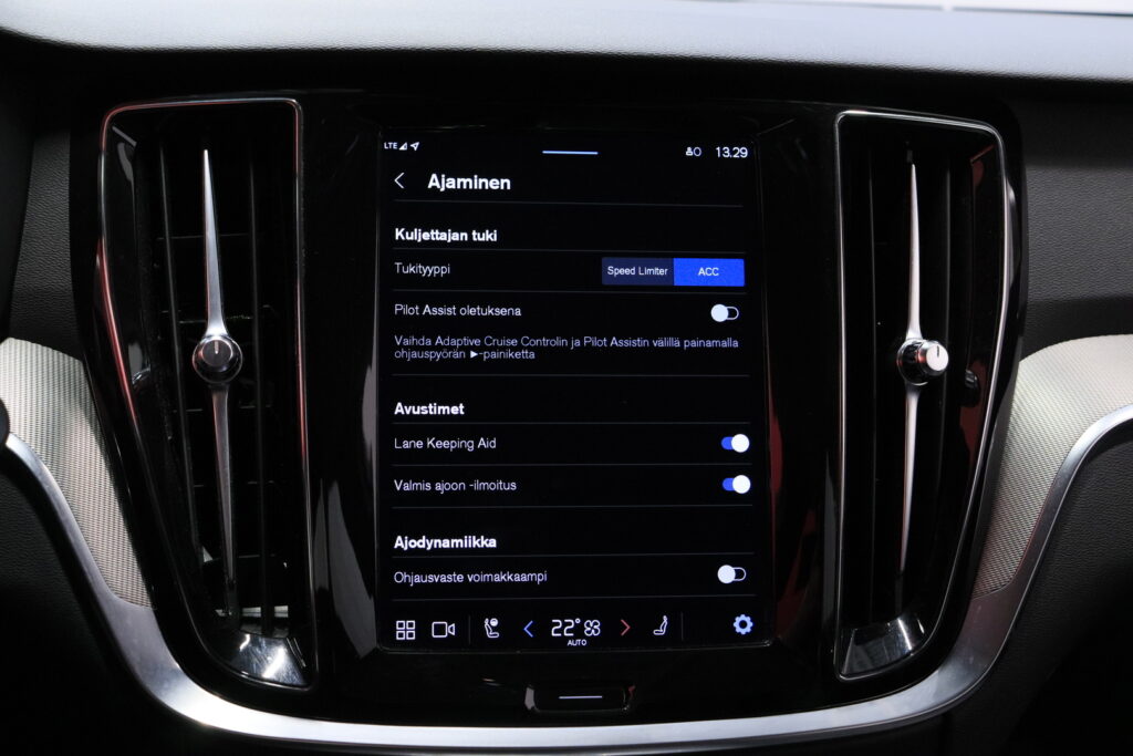 tuotekuva-Volvo-V60-LRL-406-2026-02-25-143102-21 tuotekuva-Volvo-V60-LRL-406-2026-02-25-143102-21