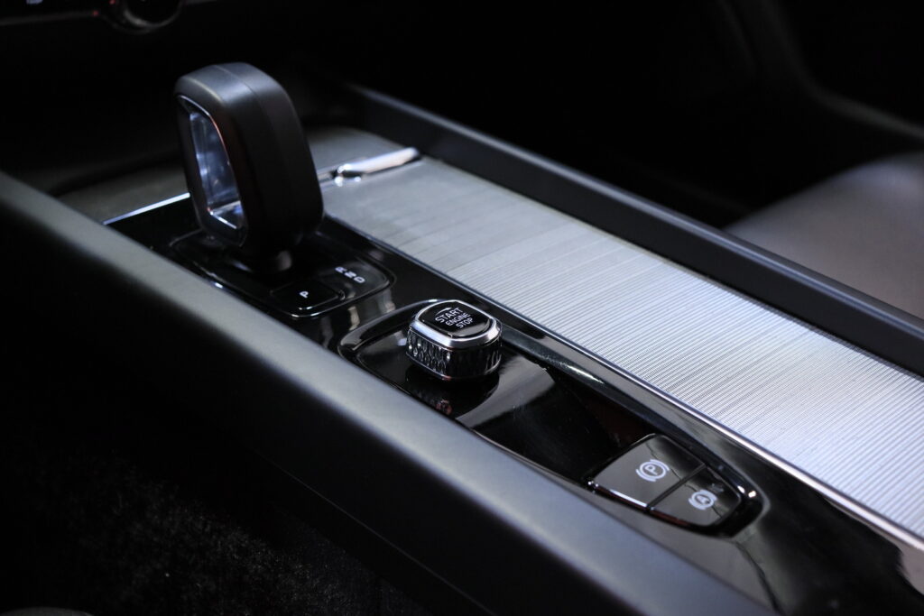 tuotekuva-Volvo-V60-LRL-406-2026-02-25-143102-25 tuotekuva-Volvo-V60-LRL-406-2026-02-25-143102-25