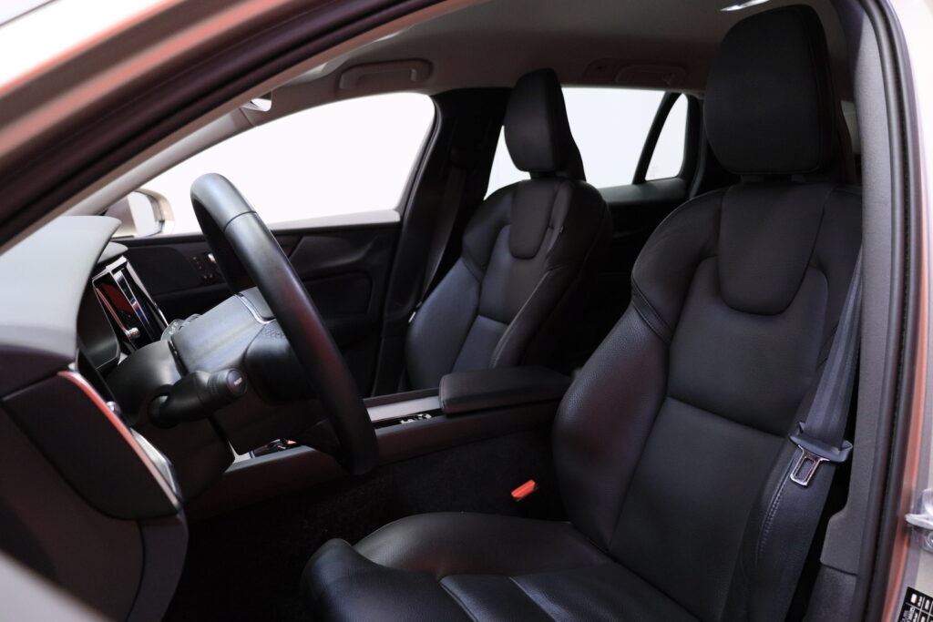 Volvo - V60 - B3 MHEV Business Plus Bright DCT aut Volvo - V60 - B3 MHEV Business Plus Bright DCT aut - Farmari