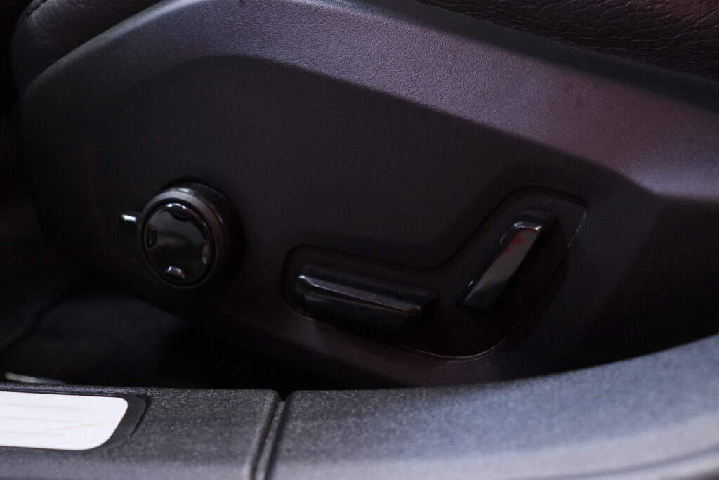 Volvo - V60 - B3 MHEV Business Plus Bright DCT aut Volvo - V60 - B3 MHEV Business Plus Bright DCT aut - Farmari