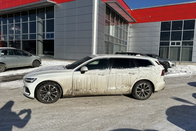 Volvo - V60 - D4 AWD Momentum aut - Farmari