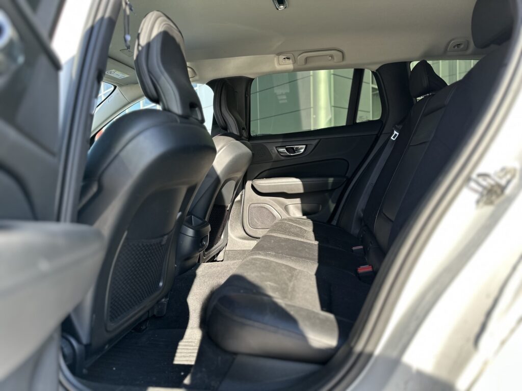 Volvo - V60 - D4 AWD Momentum aut Volvo - V60 - D4 AWD Momentum aut - Farmari