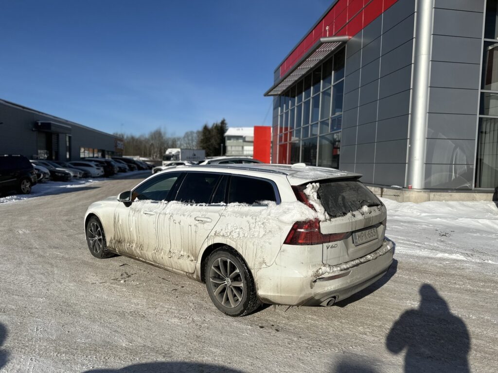 Volvo - V60 - D4 AWD Momentum aut Volvo - V60 - D4 AWD Momentum aut - Farmari