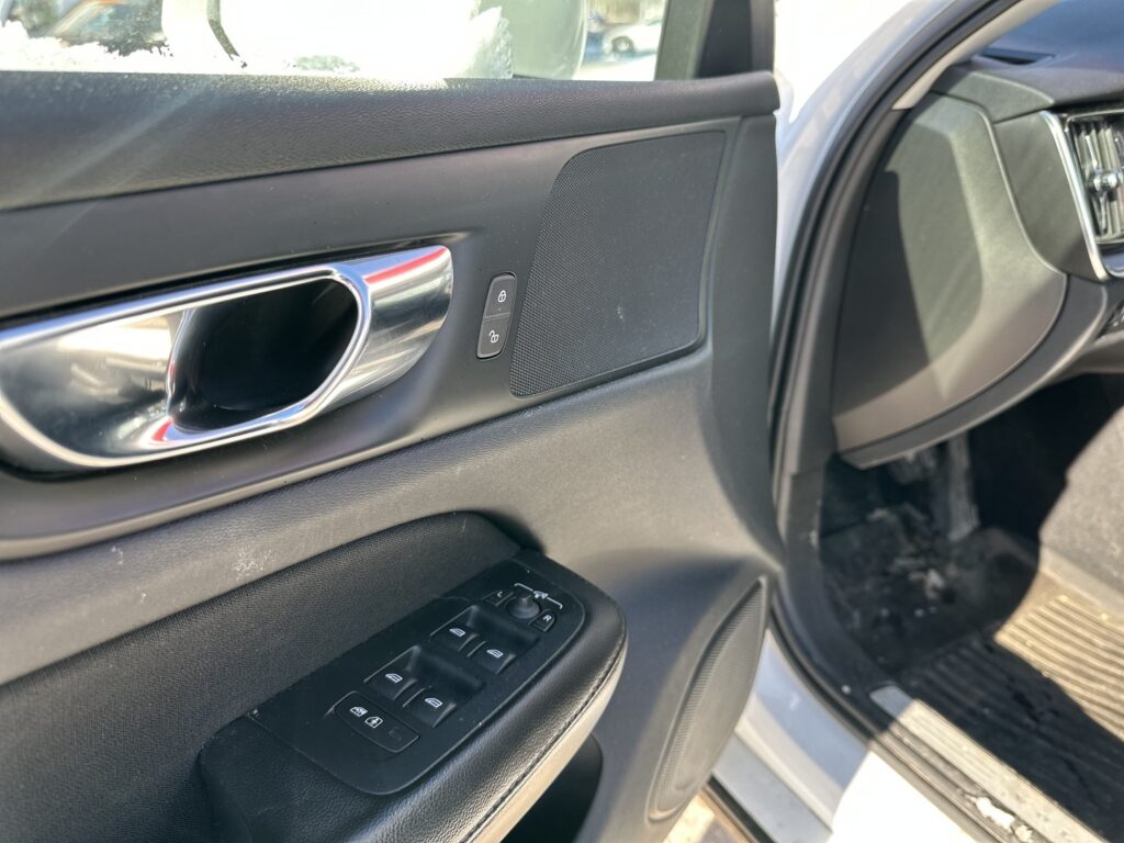 Volvo - V60 - D4 AWD Momentum aut Volvo - V60 - D4 AWD Momentum aut - Farmari