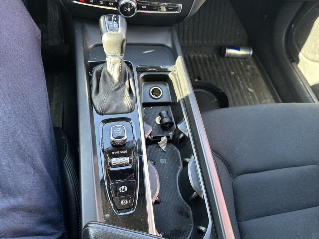 Volvo - V60 - D4 AWD Momentum aut Volvo - V60 - D4 AWD Momentum aut - Farmari