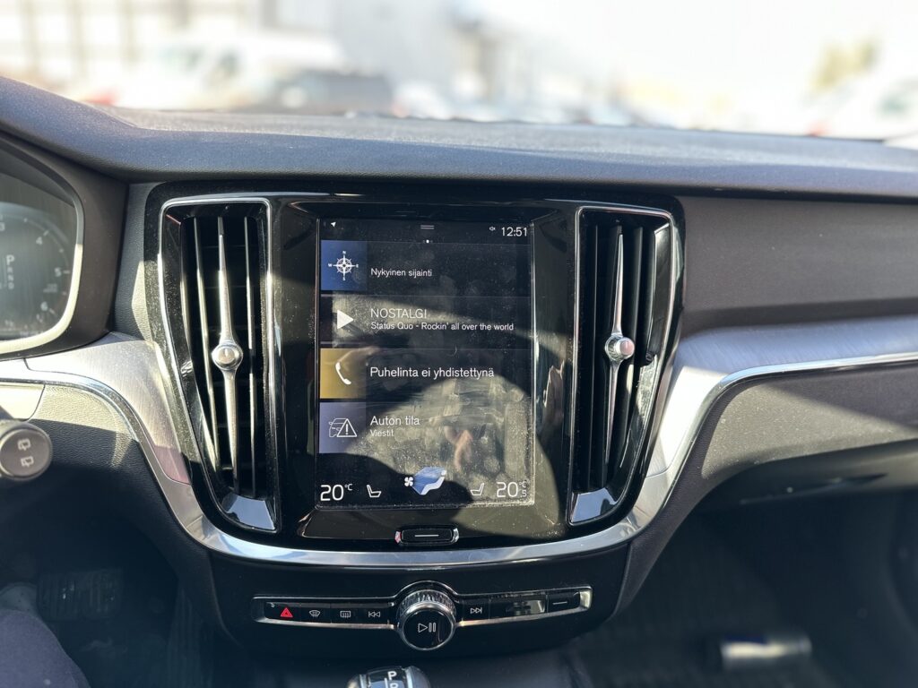 Volvo - V60 - D4 AWD Momentum aut Volvo - V60 - D4 AWD Momentum aut - Farmari