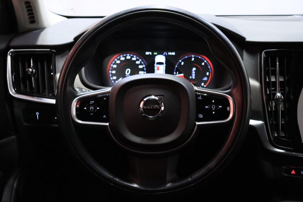 Volvo - V90 Cross Country - D4 AWD Plus aut Volvo - V90 Cross Country - D4 AWD Plus aut - Farmari