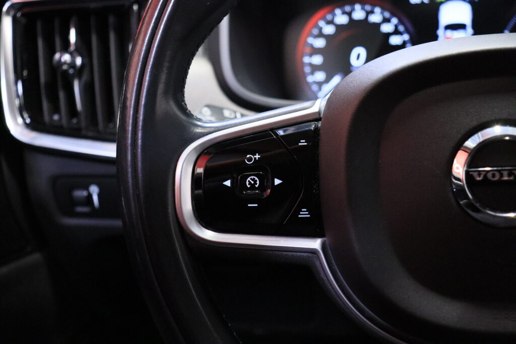 Volvo - V90 Cross Country - D4 AWD Plus aut Volvo - V90 Cross Country - D4 AWD Plus aut - Farmari