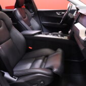 Volvo - XC60 - T8 AWD Inscription aut // PilotAssist / Full Led / KeylesGo / Koukku / Panoraama // - Maastoauto