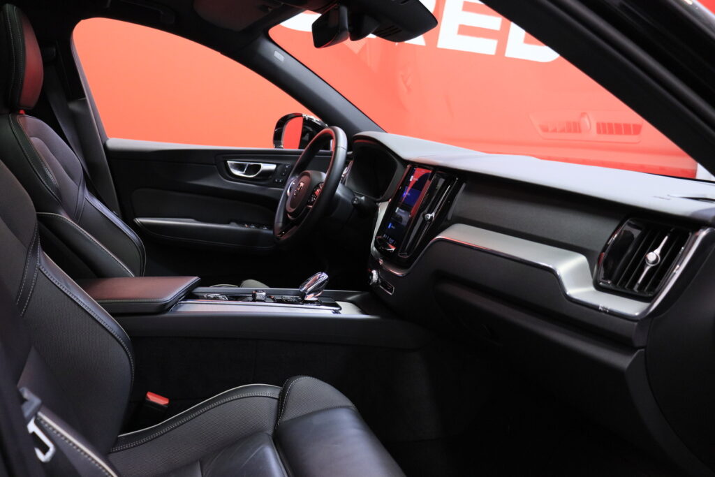 Volvo - XC60 - T6 AWD Long Range Plus Bright aut Volvo - XC60 - T6 AWD Long Range Plus Bright aut - Maastoauto