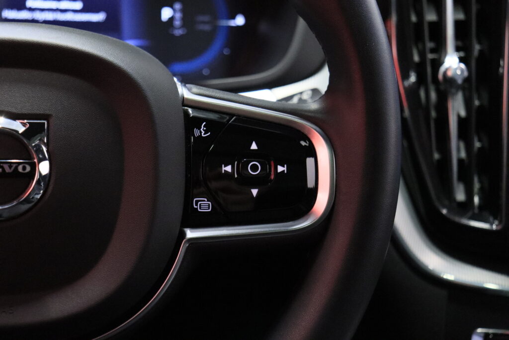 tuotekuva-Volvo-XC60-YLX-219-2026-02-26-142504-18 tuotekuva-Volvo-XC60-YLX-219-2026-02-26-142504-18