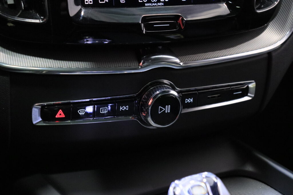 tuotekuva-Volvo-XC60-YLX-219-2026-02-26-142504-25 tuotekuva-Volvo-XC60-YLX-219-2026-02-26-142504-25