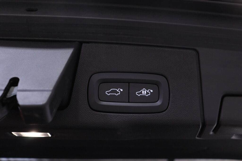 tuotekuva-Volvo-XC60-YLX-219-2026-02-26-142504-32 tuotekuva-Volvo-XC60-YLX-219-2026-02-26-142504-32