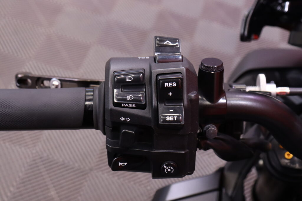 Yamaha - MT-10 - // Akrapovic / Suomi-pyörä / Penkitetty / Shifter / Vakkari / Ajomodet // Yamaha - MT-10 - // Akrapovic / Suomi-pyörä / Penkitetty / Shifter / Vakkari / Ajomodet // - Moottoripyörä