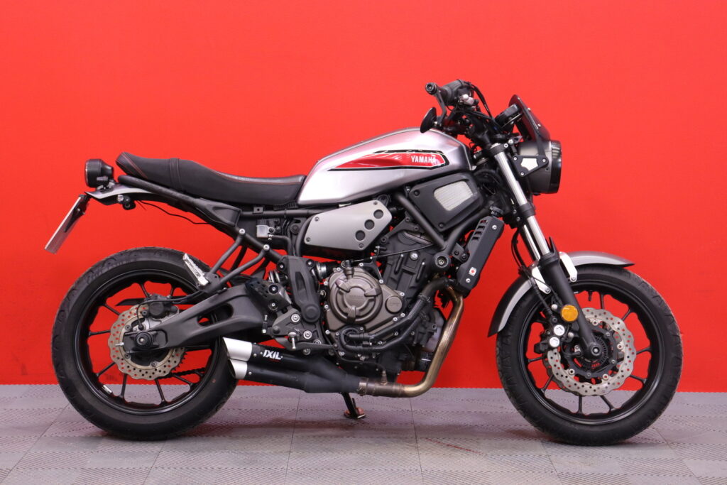 Yamaha - XSR - 700 // IXIL kokoputkisto / Diginäyttö / Huoltohistoria // Yamaha - XSR - 700 // IXIL kokoputkisto / Diginäyttö / Huoltohistoria // - Moottoripyörä