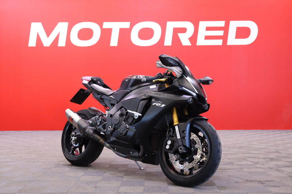 Yamaha - YZF-R1 - // Suomi-pyörä / Mattamusta! / Akrapovic kokoputkisto / Shifter ylös/alas / Ajomodet / Huoltokirja // Yamaha - YZF-R1 - // Suomi-pyörä / Mattamusta! / Akrapovic kokoputkisto / Shifter ylös/alas / Ajomodet / Huoltokirja // - Moottoripyörä