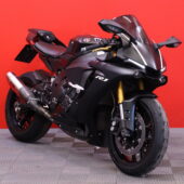 Yamaha - YZF-R1 - // Suomi-pyörä / Mattamusta! / Akrapovic kokoputkisto / Shifter ylös/alas / Ajomodet / Huoltokirja // - Moottoripyörä