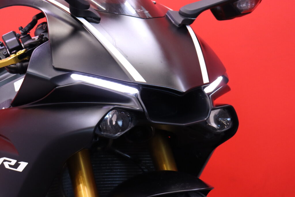 Yamaha - YZF-R1 - // Suomi-pyörä / Mattamusta! / Akrapovic kokoputkisto / Shifter ylös/alas / Ajomodet / Huoltokirja // Yamaha - YZF-R1 - // Suomi-pyörä / Mattamusta! / Akrapovic kokoputkisto / Shifter ylös/alas / Ajomodet / Huoltokirja // - Moottoripyörä