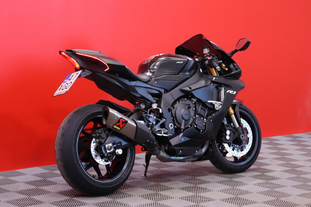 Yamaha - YZF-R1 - // Suomi-pyörä / Mattamusta! / Akrapovic kokoputkisto / Shifter ylös/alas / Ajomodet / Huoltokirja // Yamaha - YZF-R1 - // Suomi-pyörä / Mattamusta! / Akrapovic kokoputkisto / Shifter ylös/alas / Ajomodet / Huoltokirja // - Moottoripyörä